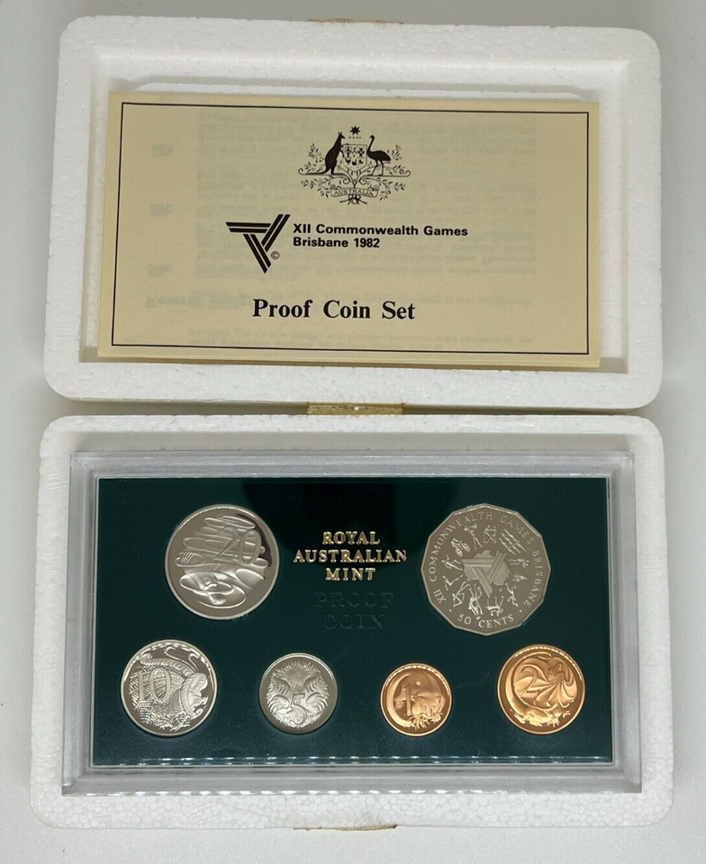 1982 ROYAL AUSTRALIAN MINT PROOF SET WITH CERTIFICATE OF AUTHENTICITY AND FOAMS