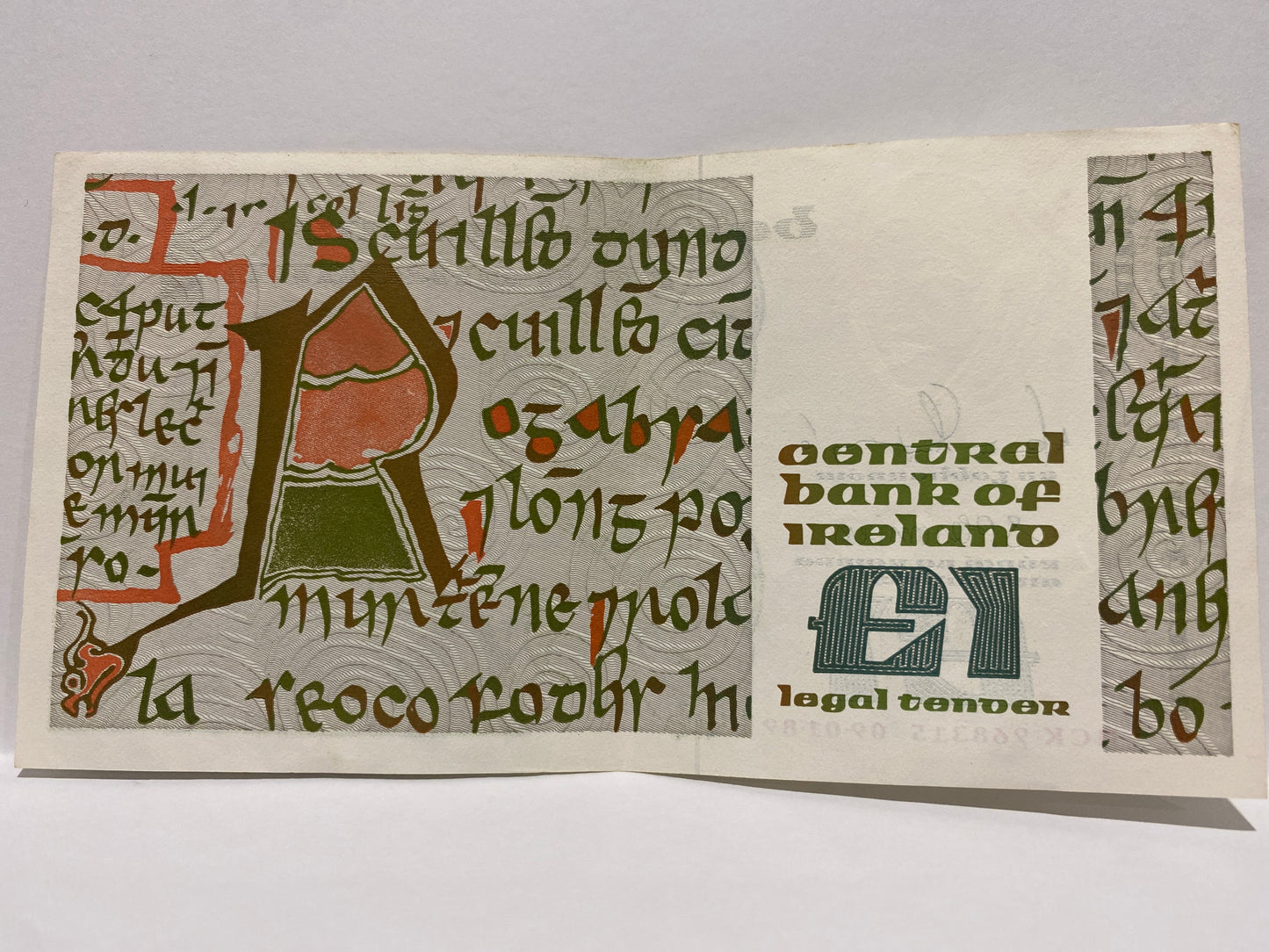 1989 IRELAND 1 POUND PAPER BANKNOTE UNC WITH FOLD