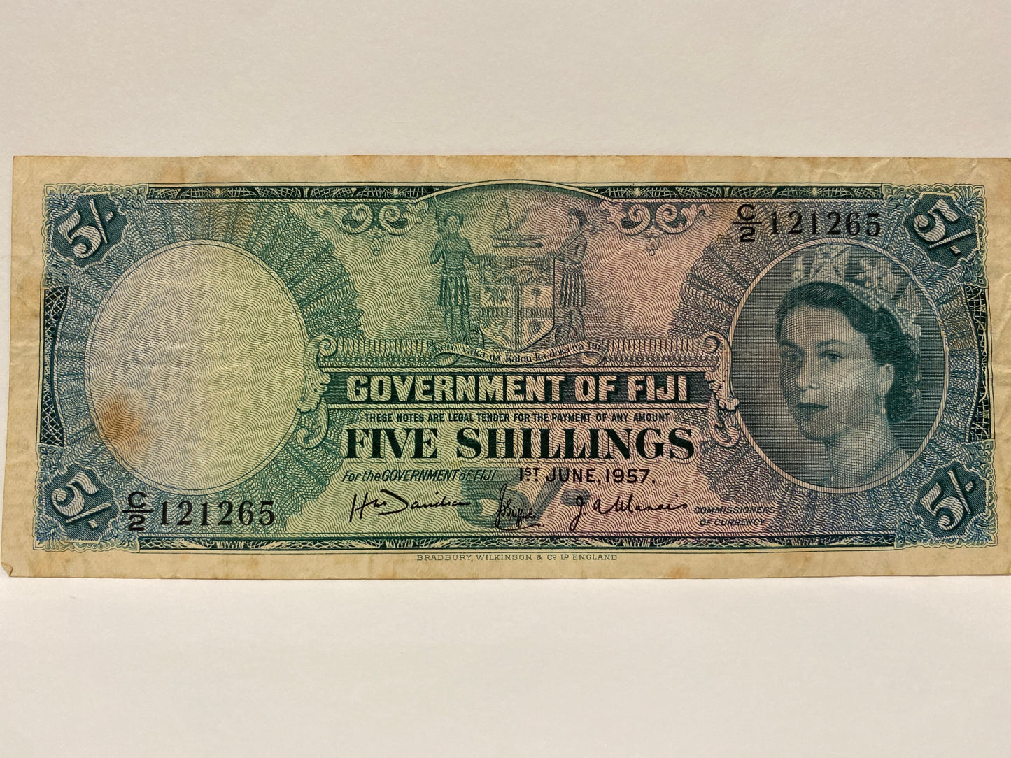 1957 QEII GOVERNMENT OF FIJI 5 SHILLINGS BANKNOTE CIRCULATED