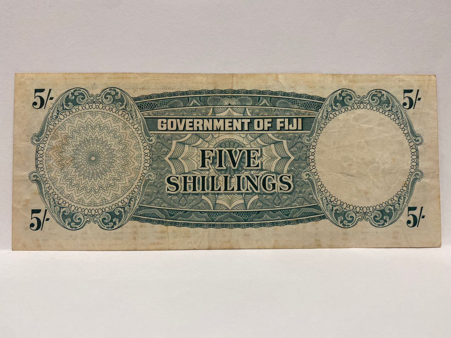 1957 GOVERNMENT OF FIJI 5 SHILLINGS PAPER BANKNOTE CIRCULATED