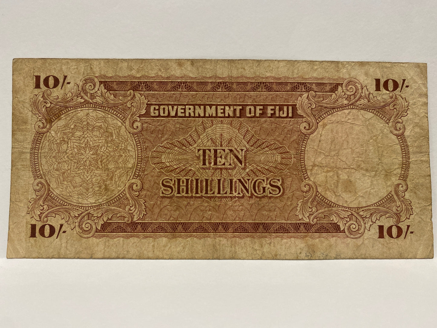 1957 GOVERNMENT OF FIJI 10 SHILLINGS PAPER BANKNOTE CIRCULATED